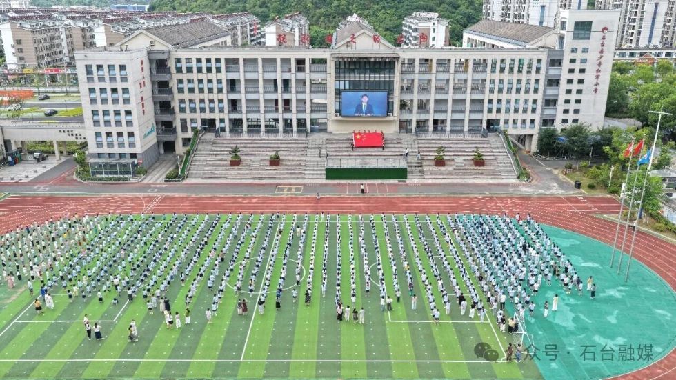 一等功刘康送给家乡孩子的“开学礼物”