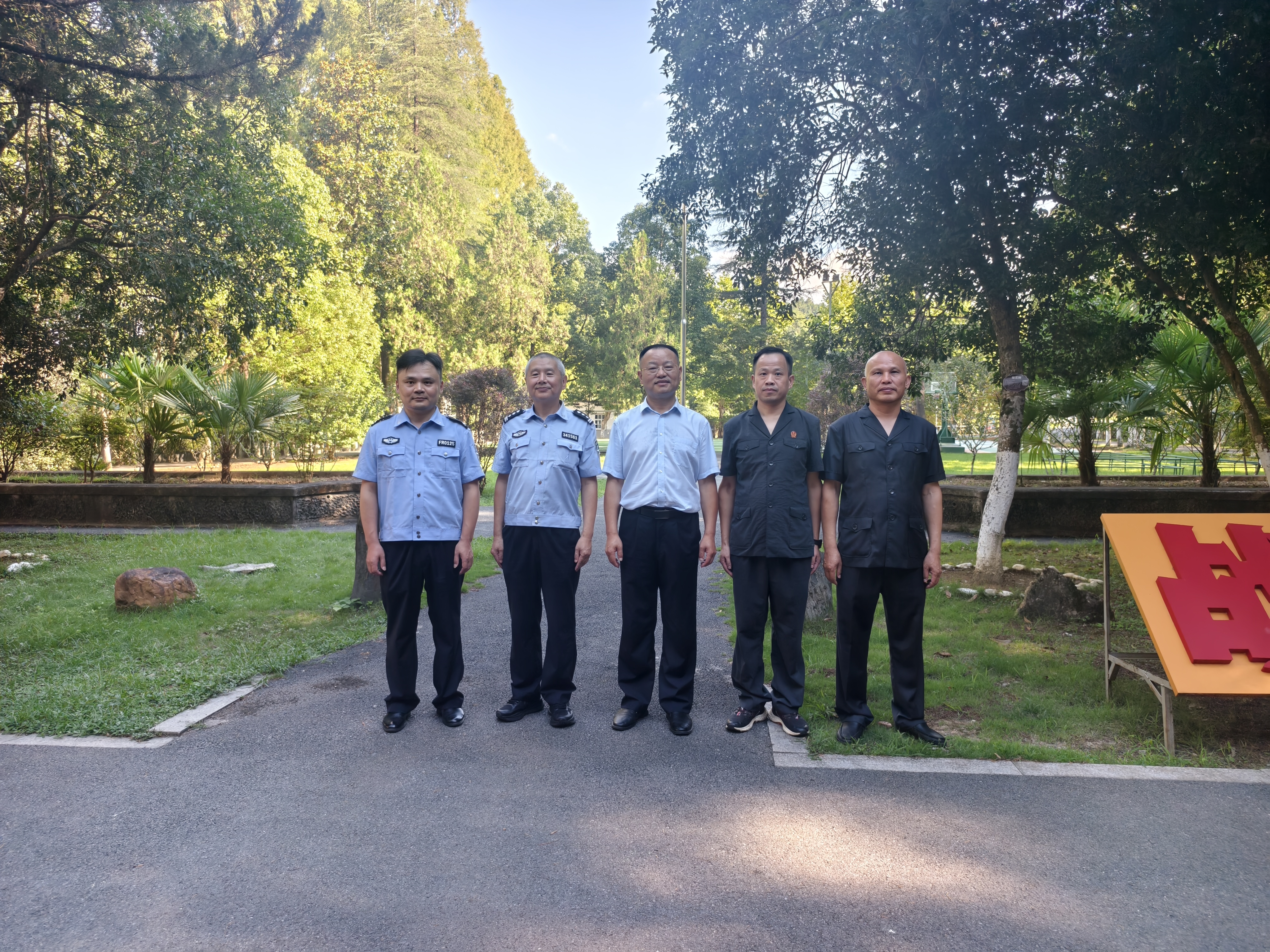 重温军旅岁月 共筑法治双拥——石台法院工会组织退役军人干警重回军营活动