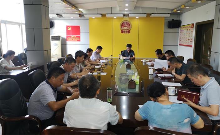 县人大常委会机关召开党员大会  储安林上专题党课